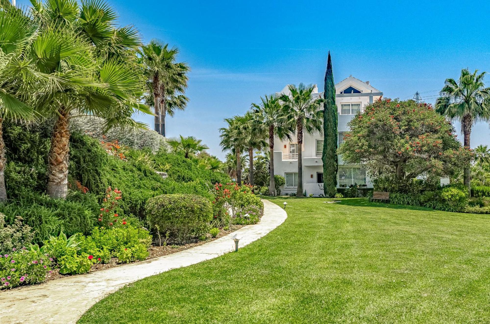 Alcazaba Lagoon 2425 Luxury Private Beach Estepona Exterior foto